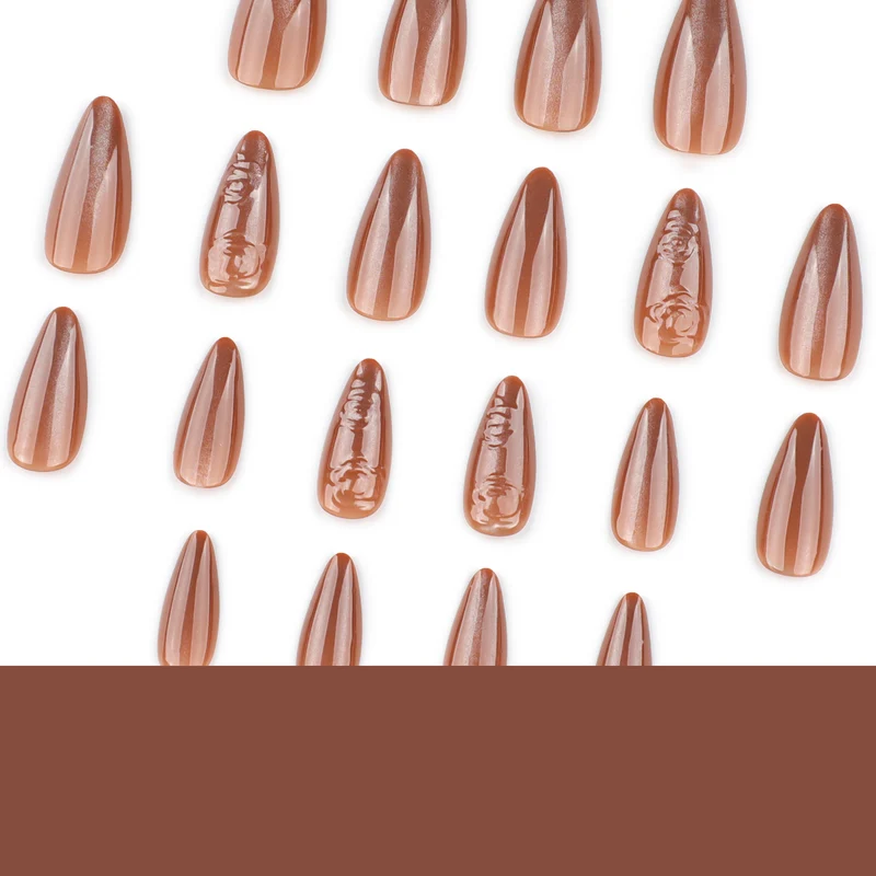 Kunstvolle Rosen-Nagelkunst mit Glanz Karnz