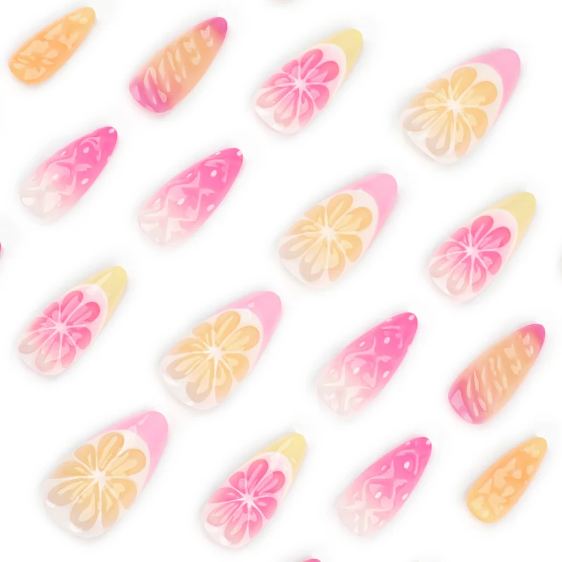 Kunstvolle Nagelkunst mit fruchtigen Designs Karnz