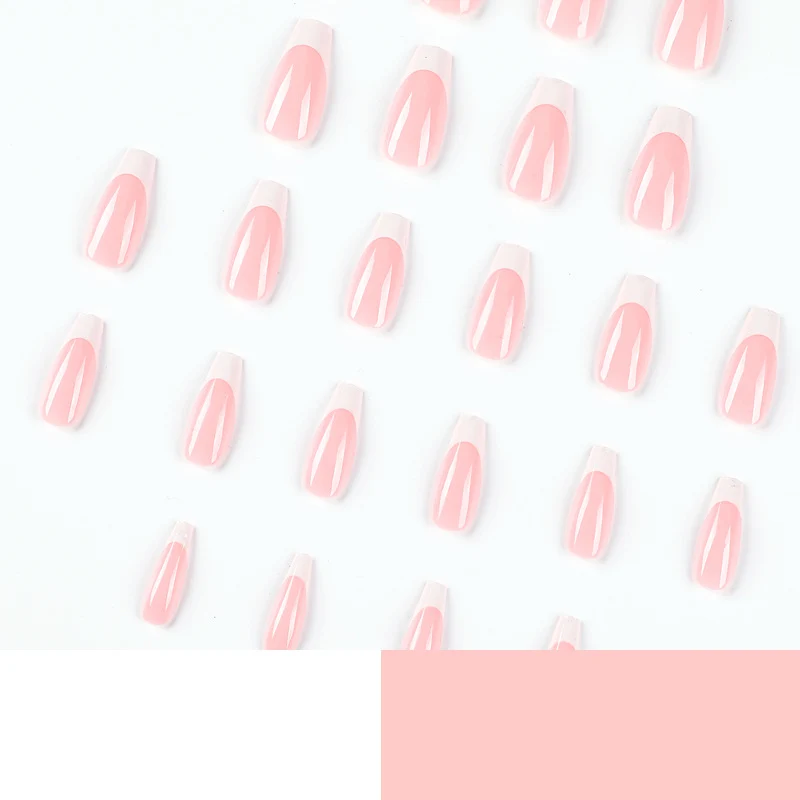 Kunstvolle Nagelkunst mit French Tip Design Karnz