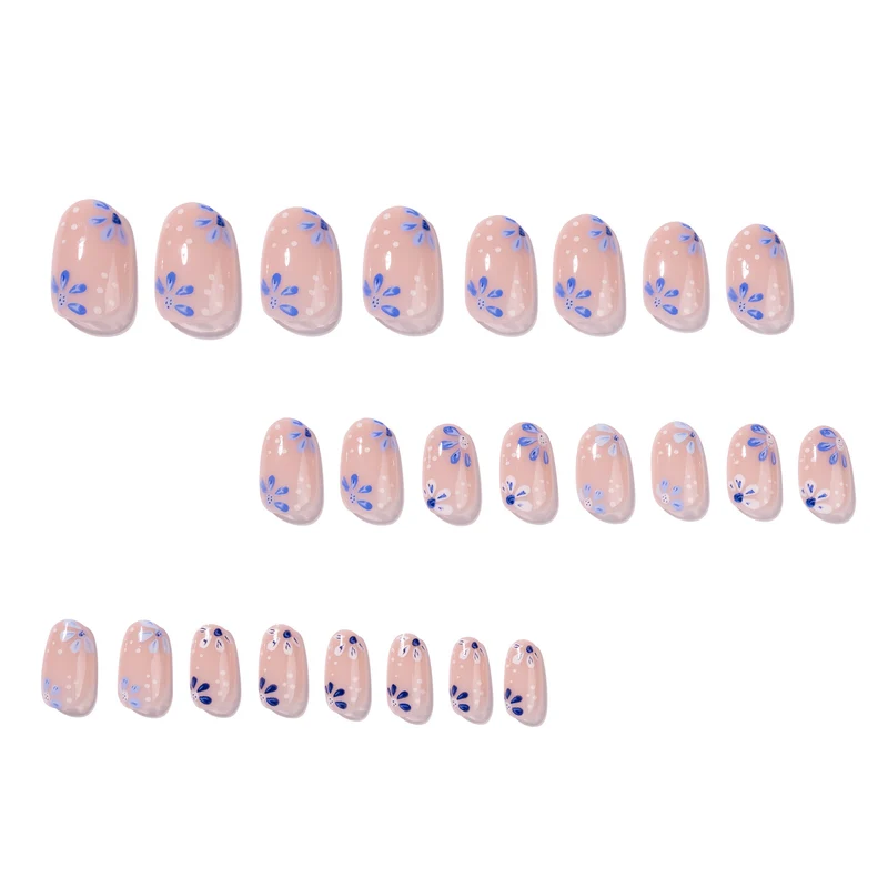 Kunstvolle Nagelkunst mit floralen Mustern Karnz