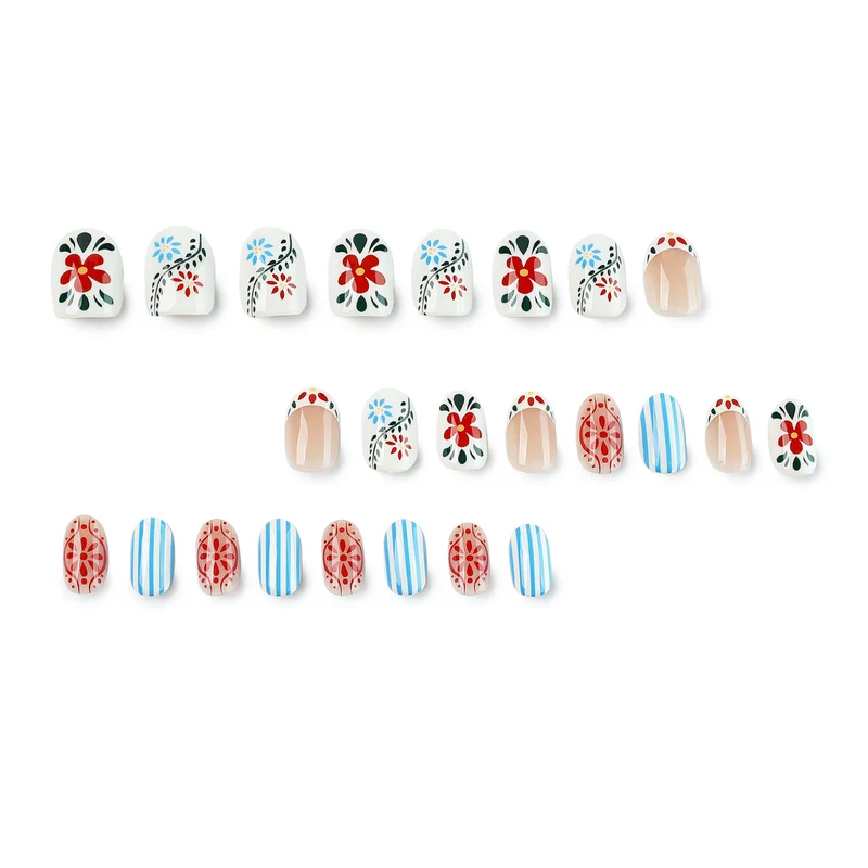 Kunstvolle Nagelkunst mit floralem Design und bunten Mustern Karnz