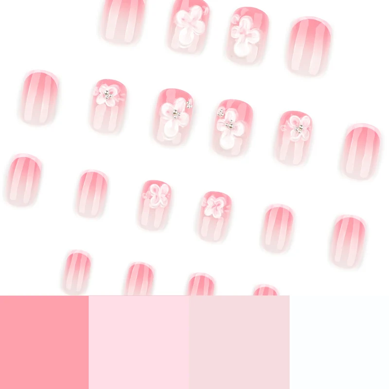 Kunstvolle Nagelkunst mit floralem Design Karnz