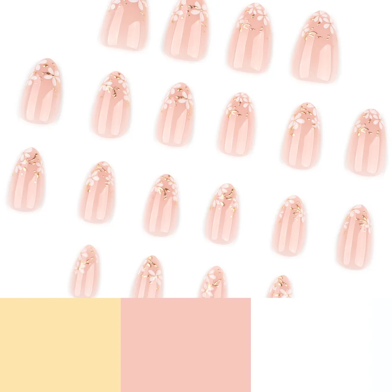 Kunstvolle Nagelkunst mit Floral-Design und Glitzerakzenten Karnz