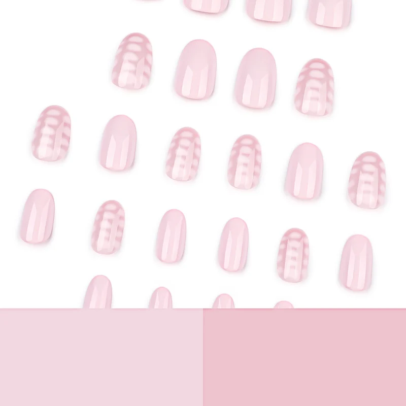 Kunstvolle Nailart mit eleganten Linien und zartem Design Karnz