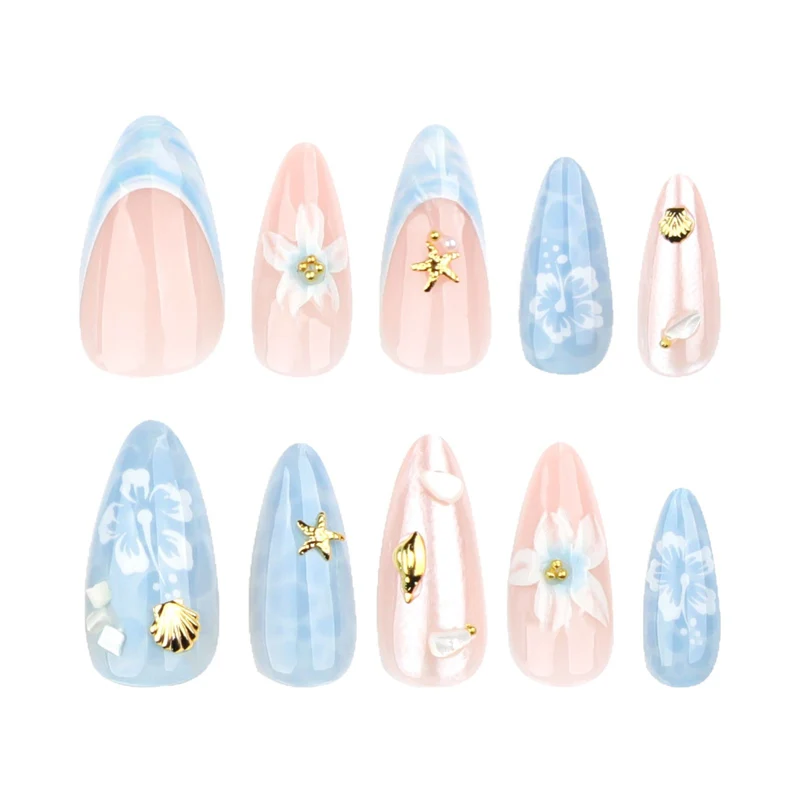 Kunstvolle Nagelverlängerungen mit zarten floralen Designs und Glitzerakzenten Karnz