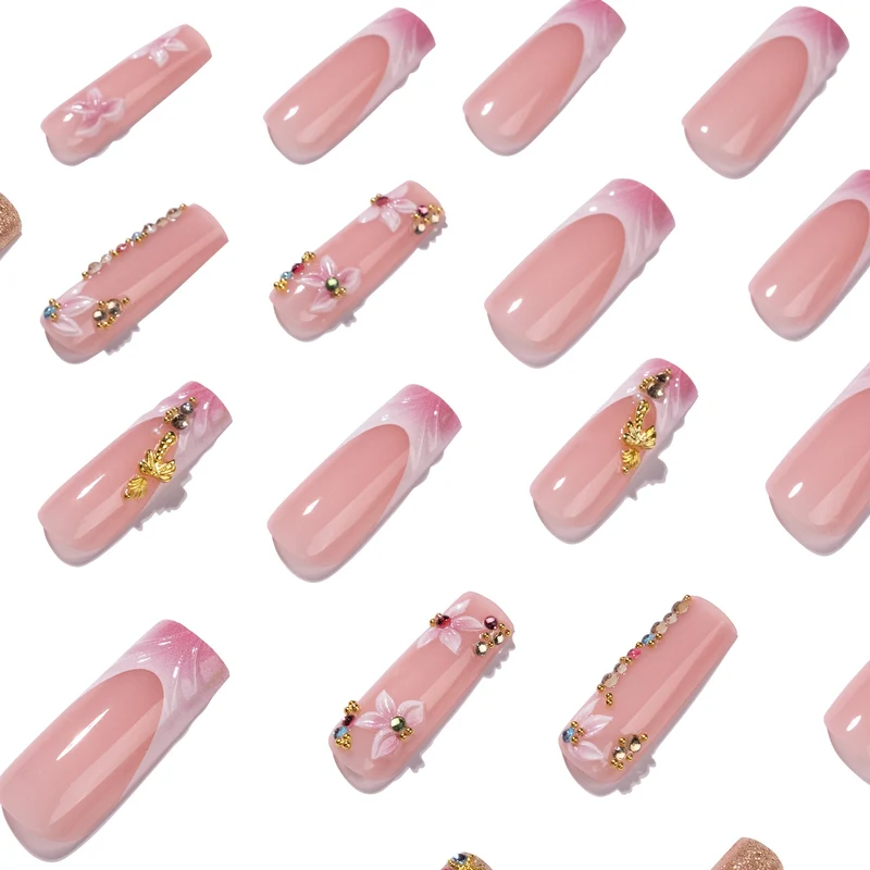 Kunstvolle Nagelverlängerungen mit Strass- und Blütenverzierungen Karnz