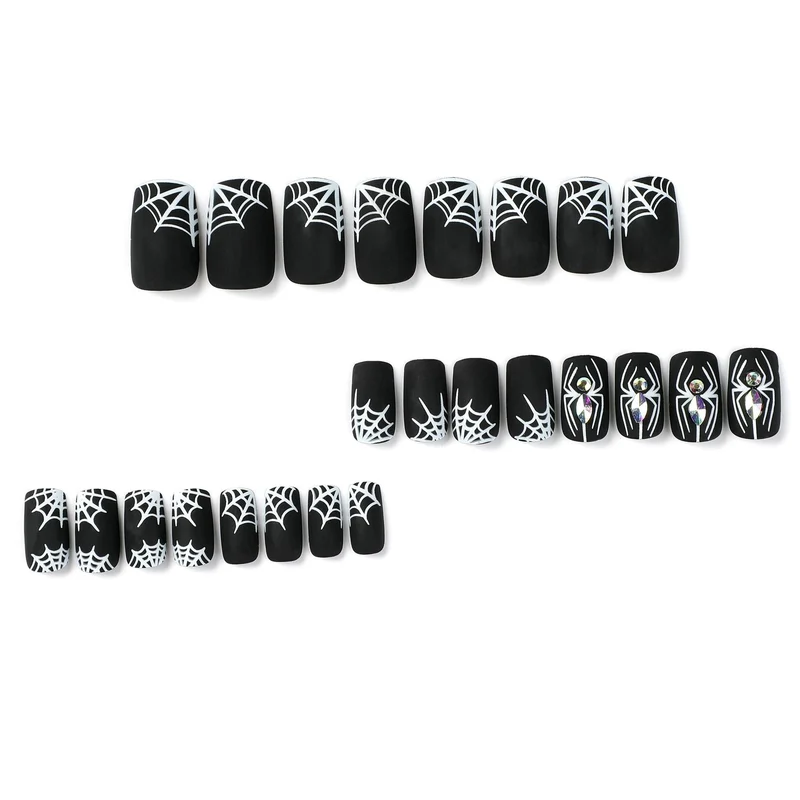 Kunstvolle Nagelverlängerungen mit Spinnen- und Spinnennetzdesign Karnz