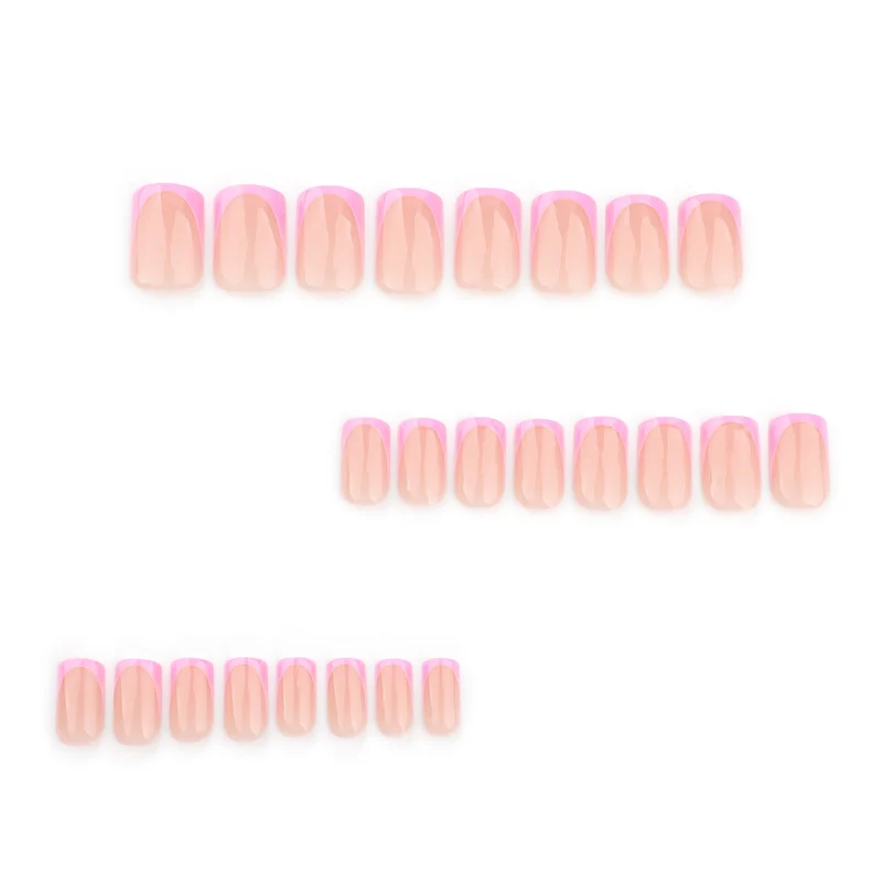 Kunstvolle Nagelkunst mit eleganten French-Tip Akzenten Karnz