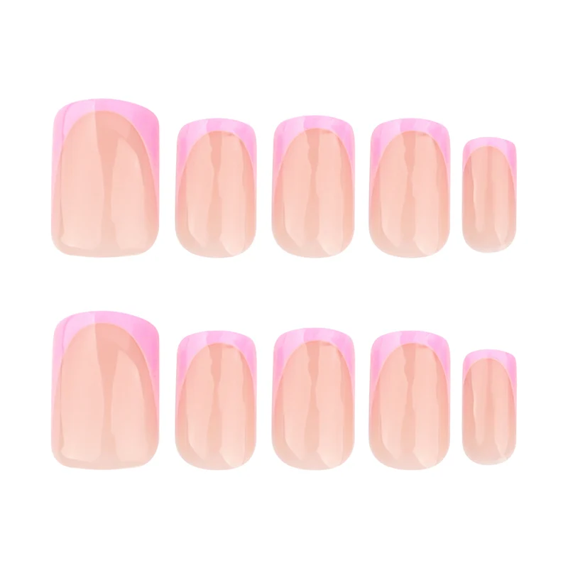 Kunstvolle Nagelkunst mit eleganten French-Tip Akzenten Karnz