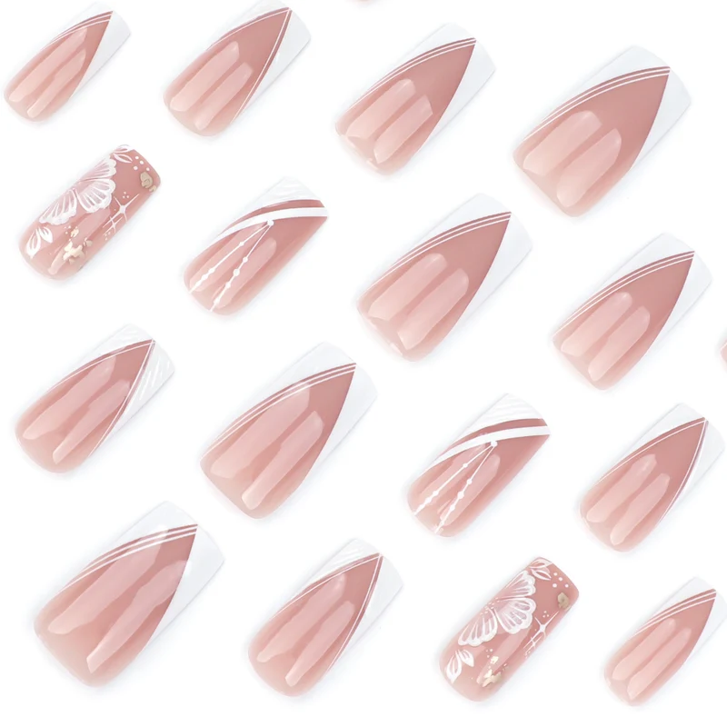 Kunstvolle Nagelkunst mit eleganten floralem Design Karnz