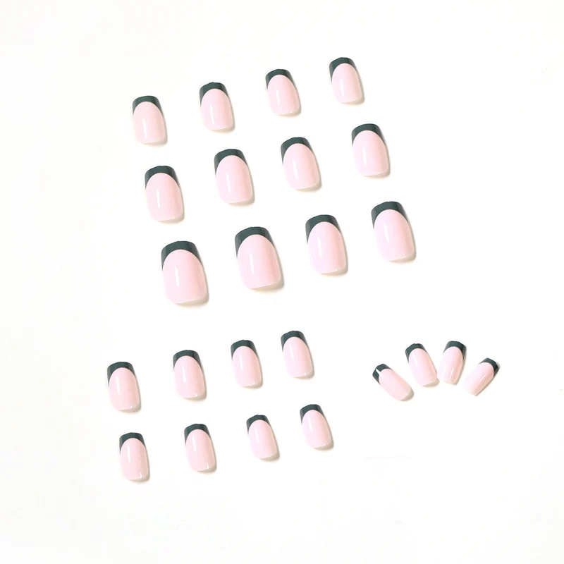 Kunstvolle Nagelkunst mit eleganten Farbverlauf und Spitzen Karnz