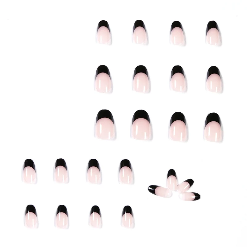 Kunstvolle Nagelkunst mit elegantem French-Tip Design Karnz