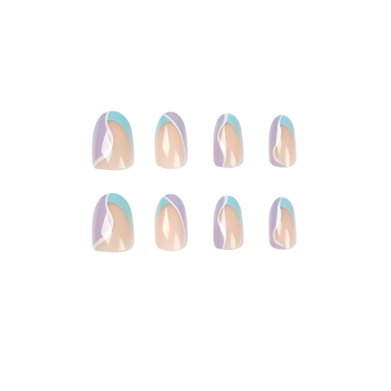 Kunstvolle Nagelkunst mit elegantem Design Karnz