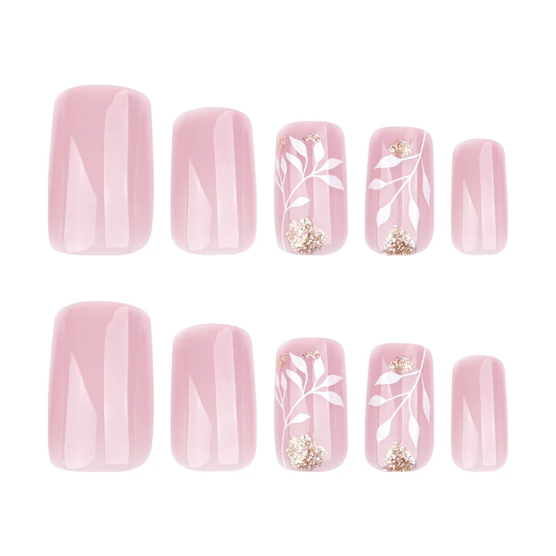 Kunstvolle Nagelkunst mit elegantem Blumendesign Karnz
