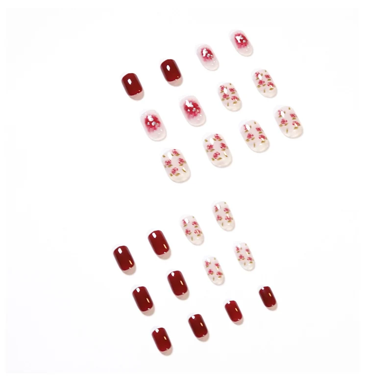 Kunstvolle Nagelkunst mit elegantem Blumendesign Karnz