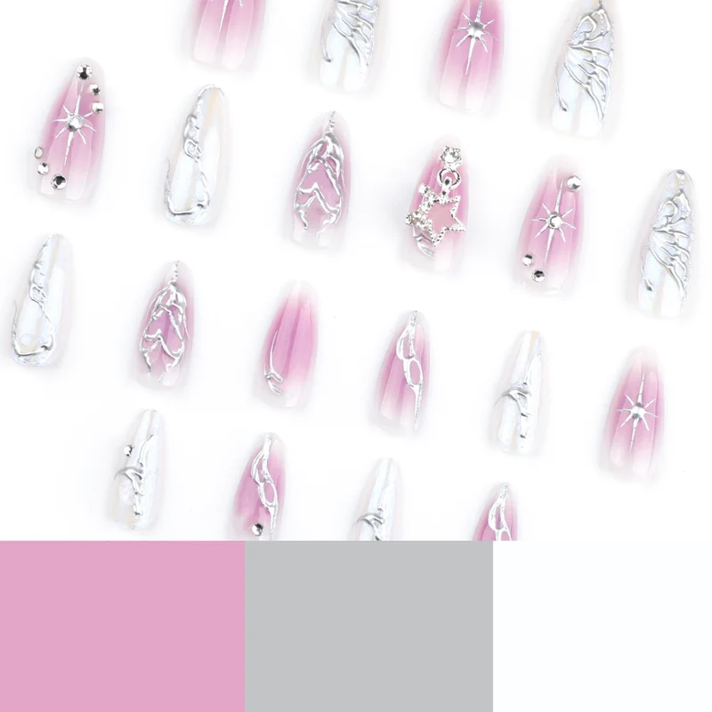 Kunstvolle Nagelkunst mit einzigartigen 3D-Verzierungen und Glitzerakzenten Karnz