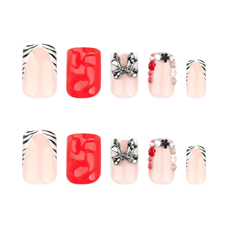 Kunstvolle Nagelkunst mit 3D-Verzierungen Karnz