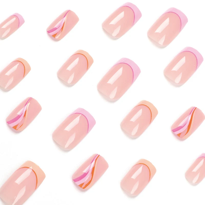 Kunstvolle Nagelkunst im modernen Wellen-Design Karnz