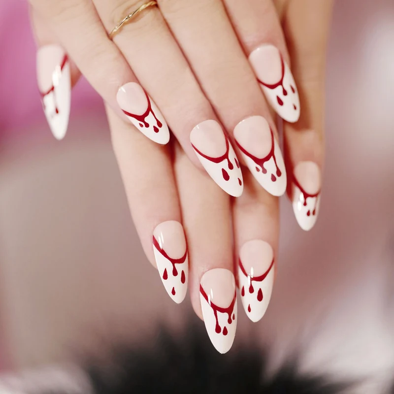 Kunstvolle Nagelkunst im Halloween-Design Karnz