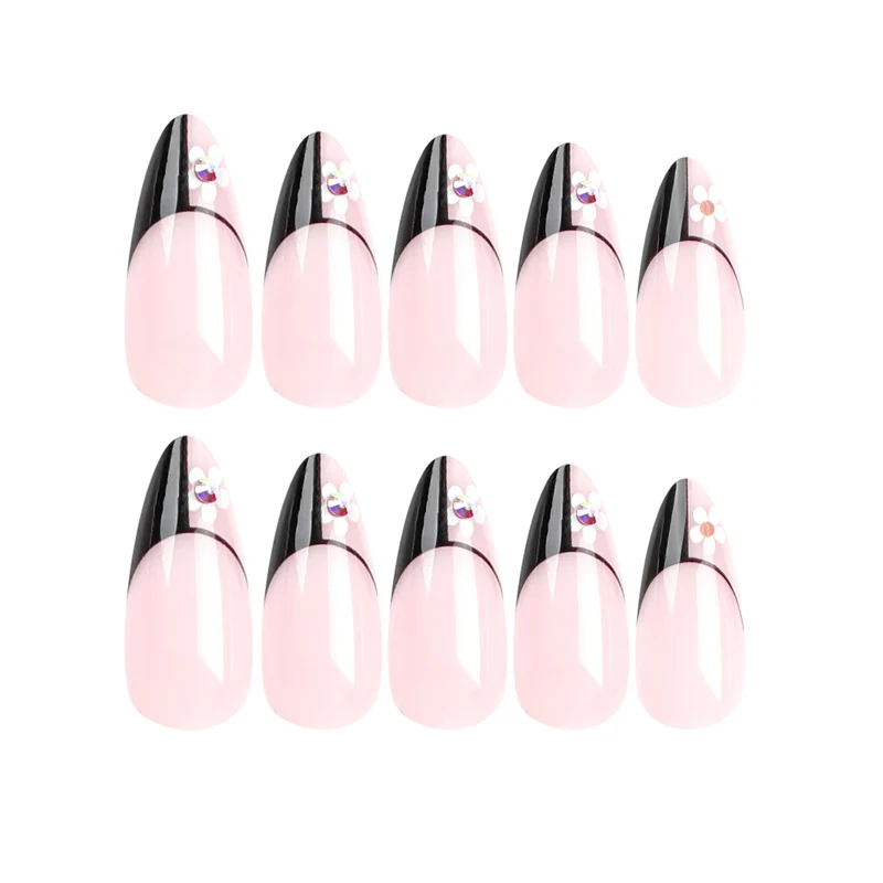 Kunstvolle Nagelkunst im eleganten Stiletto-Design Karnz