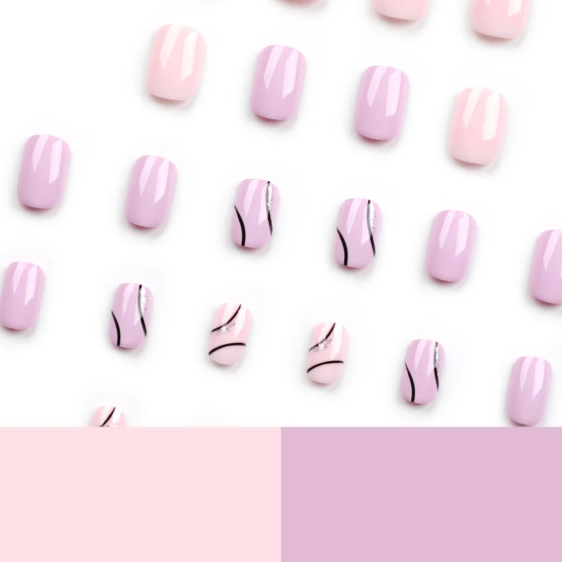 Kunstvolle Nagelgestaltung mit Glitzerakzenten Karnz