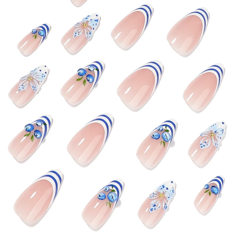 Kunstvolle Nagelgestaltung mit floralen und maritimen Elementen Karnz