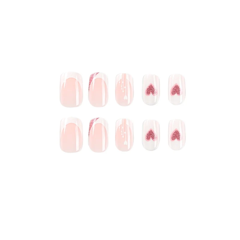 Kunstvolle Nageldesigns mit Herz- und Glitzerakzenten Karnz
