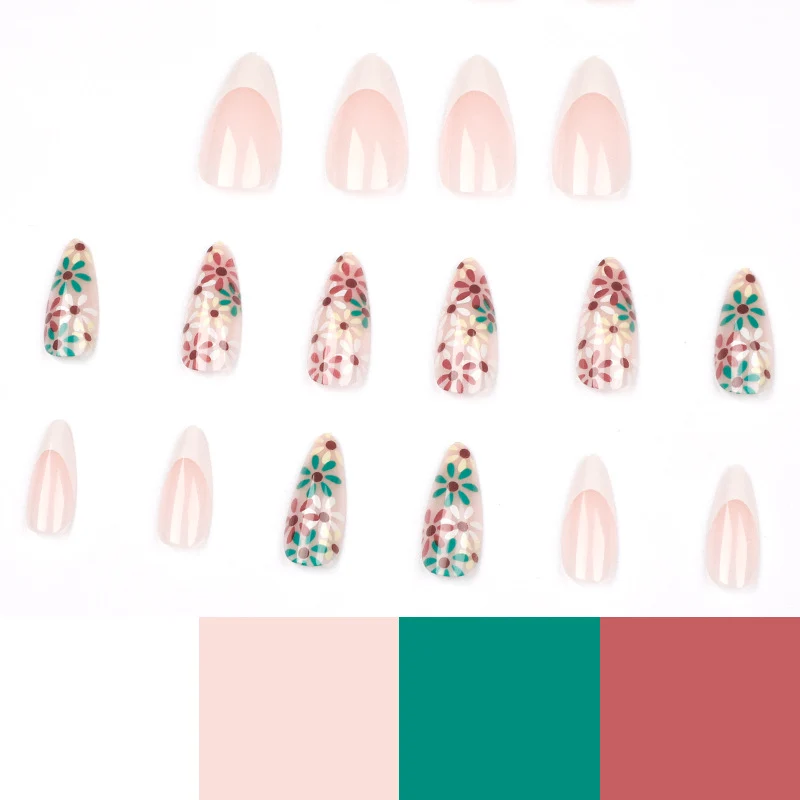 Kunstvolle Nägel mit floralem Design Karnz