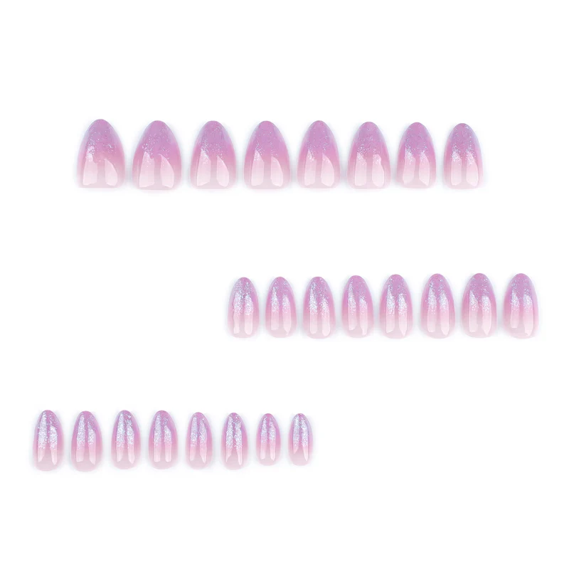Kunstvolle Nagelverlängerungen mit Glitzer-Gradient Karnz