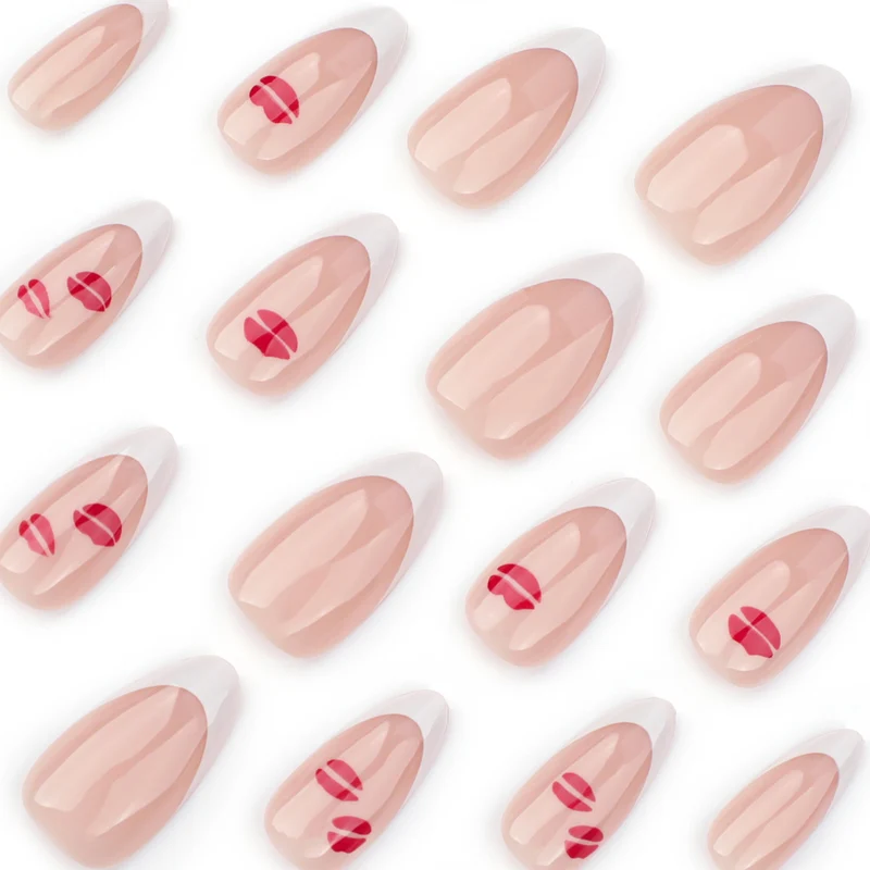 Kunstvolle Nagelverlängerungen mit glamourösem Lippen-Design Karnz