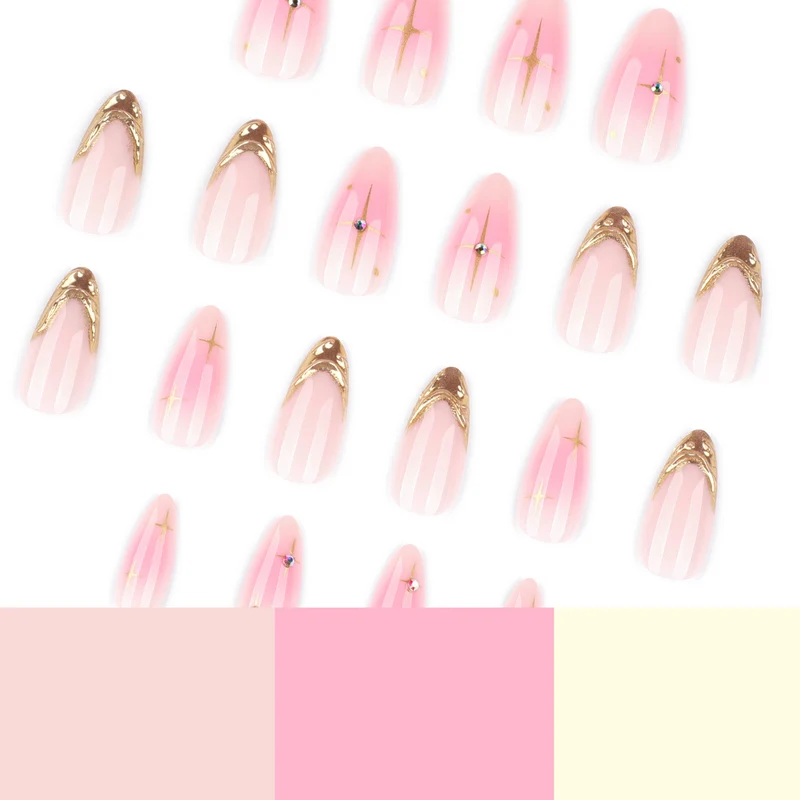 Kunstvolle Nagelverlängerungen mit glamourosem Goldfinish Karnz