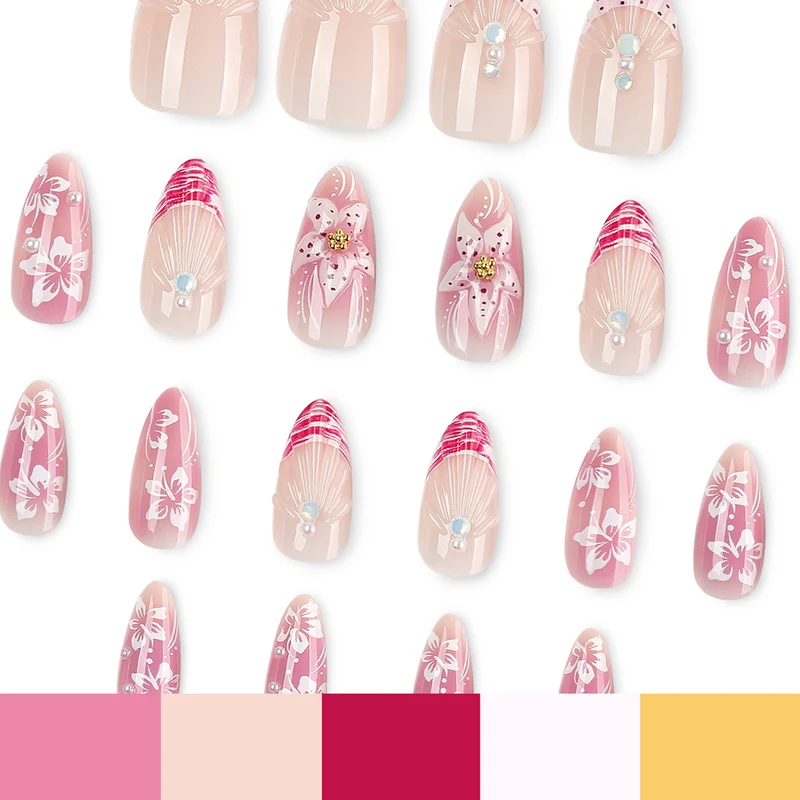 Kunstvolle Nagelverlängerungen mit floralen und glitzernden Akzenten Karnz