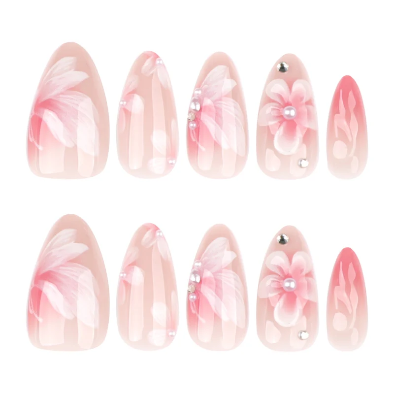 Kunstvolle Nagelverlängerungen mit floralem Design Karnz