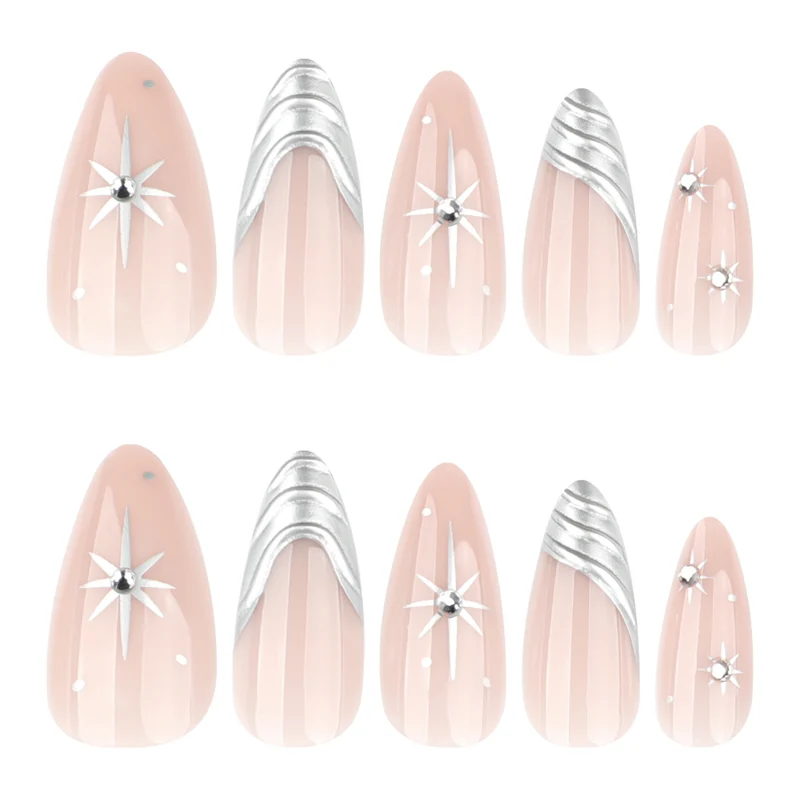Kunstvolle Nagelverlängerungen mit filigranen Designs Karnz