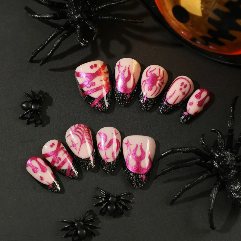 Kunstvolle Halloween-Nagelkunst mit glitzerndem Abschluss Karnz