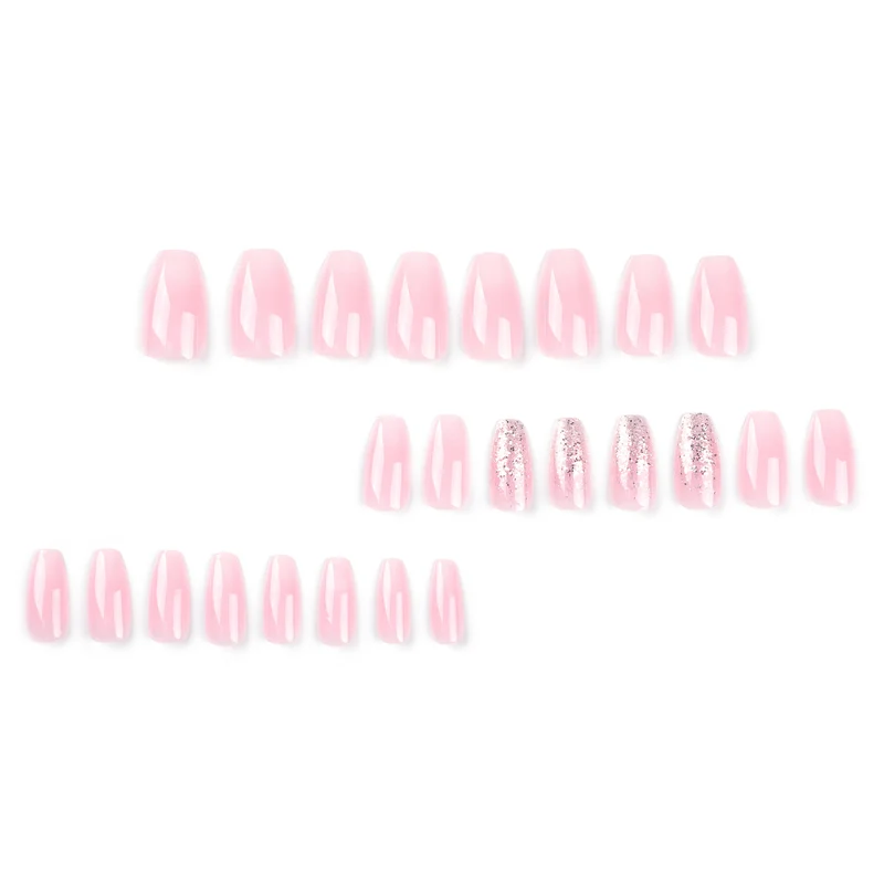 Kunstvolle Gel-Nägel mit Glitzer- und Ombre-Effekten Karnz