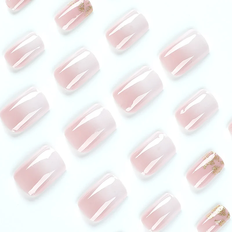 Kunstvolle Gel-Nägel mit Glitzer und Ombre-Effekt Karnz