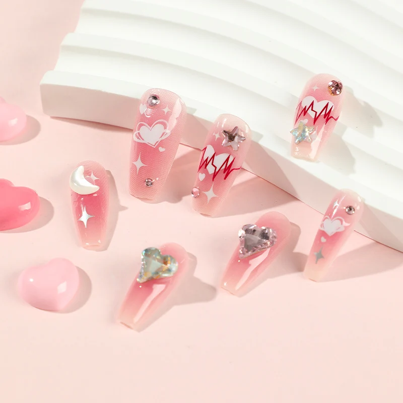 Kunstvolle Gel-Nägel mit Glamourösen Verzierungen Karnz