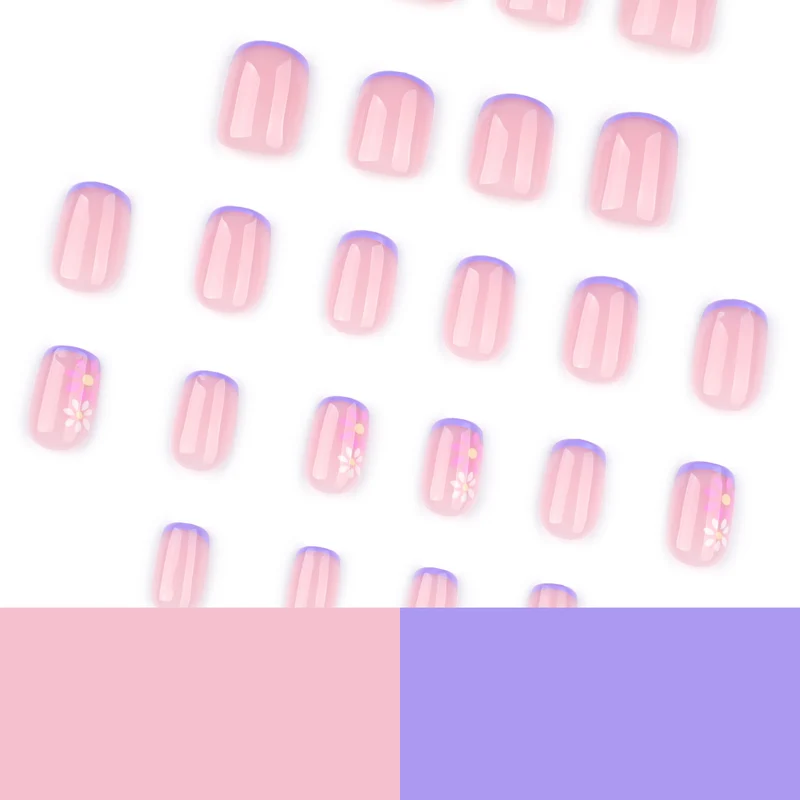 Kunstvolle Gel-Nägel mit floralem Design Karnz