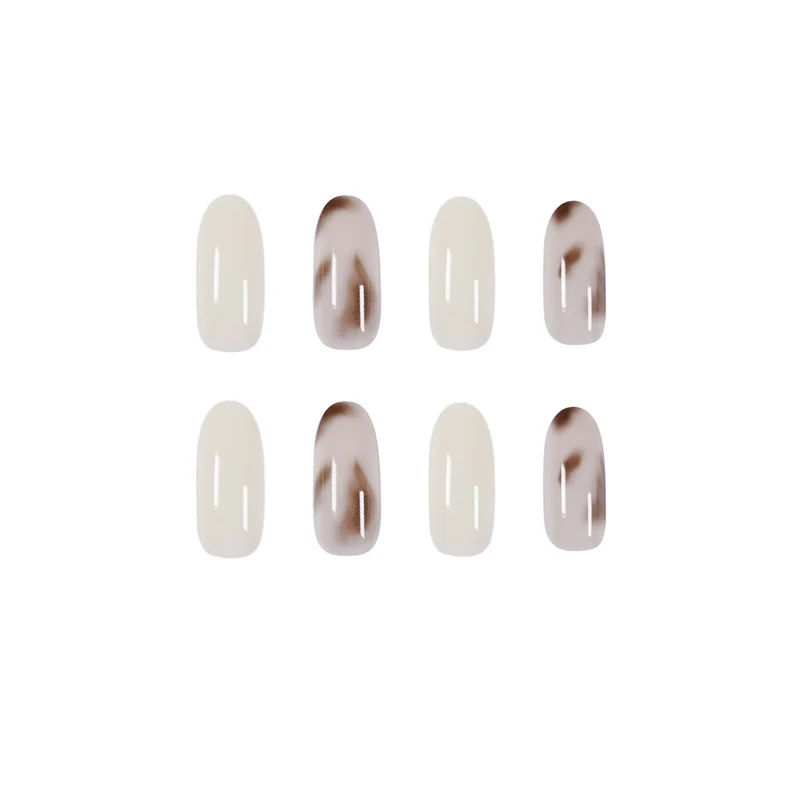 Kunstvolle Gel-Nägel mit elegantem Ombre-Effekt Karnz