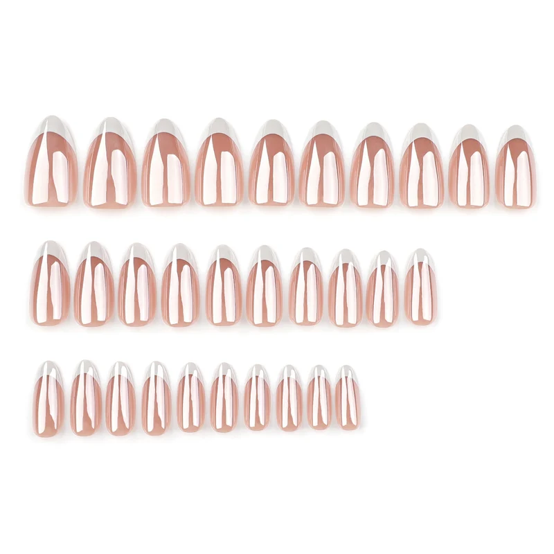 Kunstvolle Gel-Nägel mit elegantem French-Tip Design Karnz