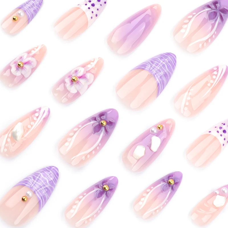 Kunstvolle Nagelverlängerungen mit eleganten floralen Verzierungen Karnz