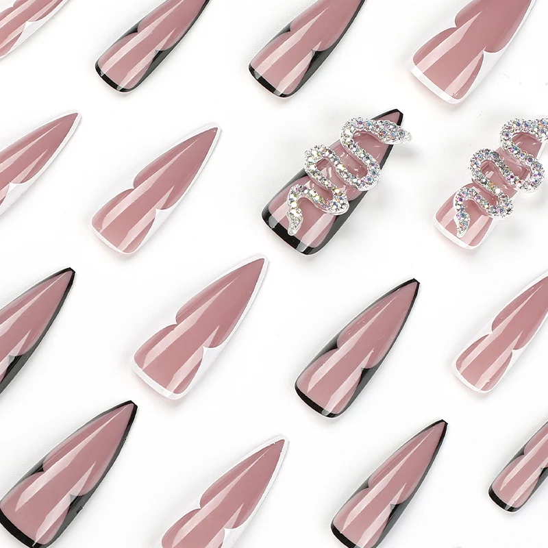 Kunstvolle Nagelverlängerungen mit elegantem Spitzer-Design Karnz