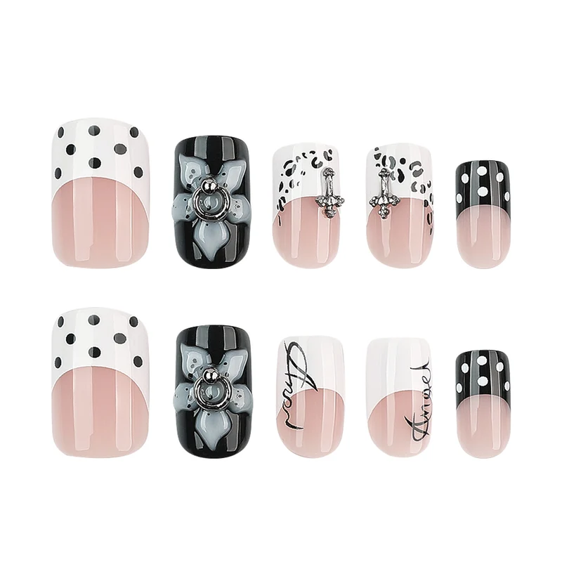 Kunstvolle Nagelverlängerungen mit elegantem Schwarz-Weiß Design Karnz