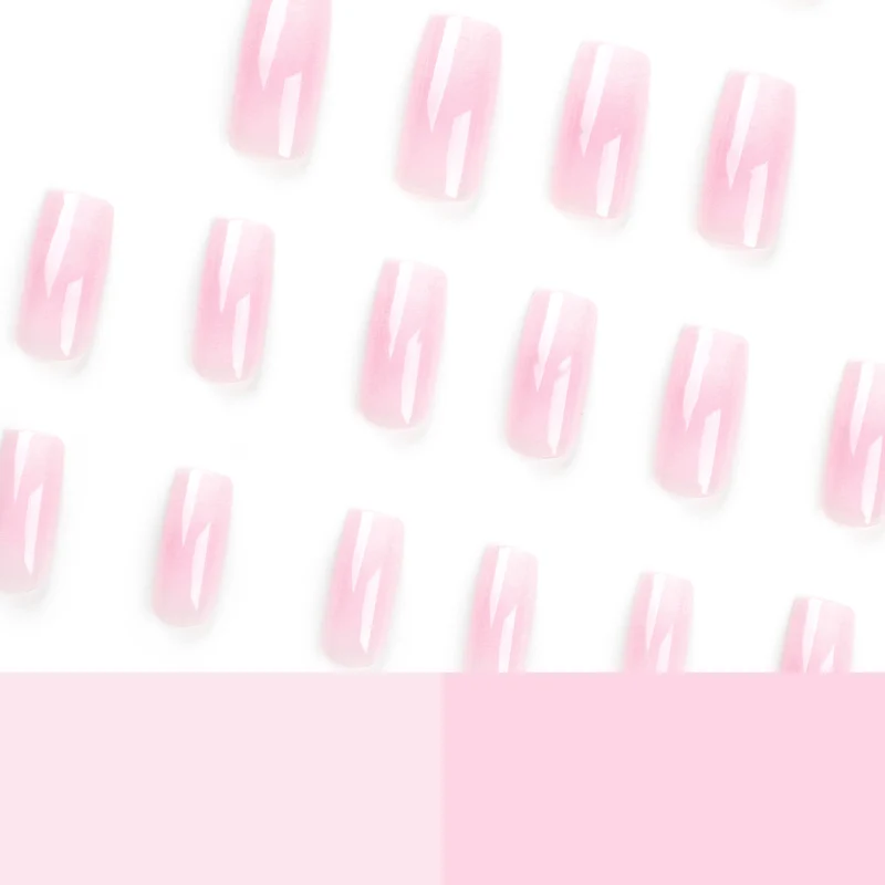 Kunstvolle Nagelverlängerungen mit elegantem Ombre-Finish Karnz