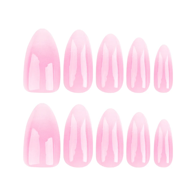 Kunstvolle Nagelverlängerungen mit elegantem Ombre-Effekt Karnz