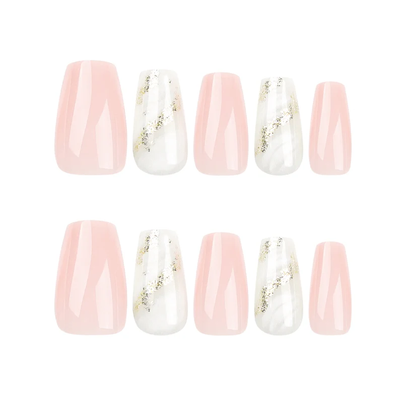 Kunstvolle Nagelverlängerungen mit elegantem Gold-Design Karnz
