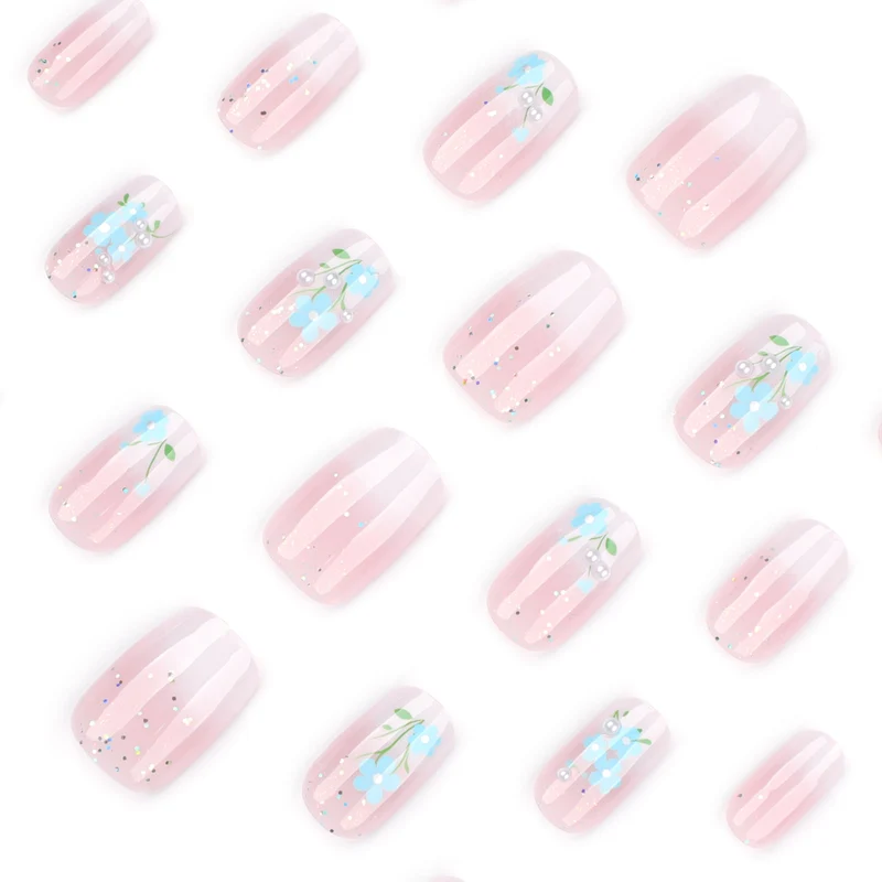 Kunstvolle Nagelverlängerungen mit blumigem Design Karnz