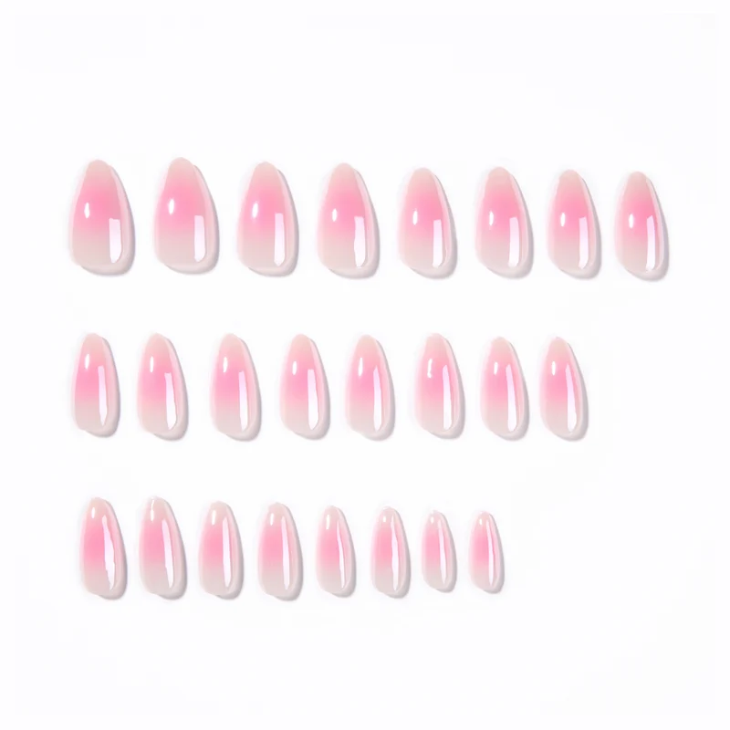 Kunstvolle Nagelverlängerungen im eleganten Ombre-Design Karnz