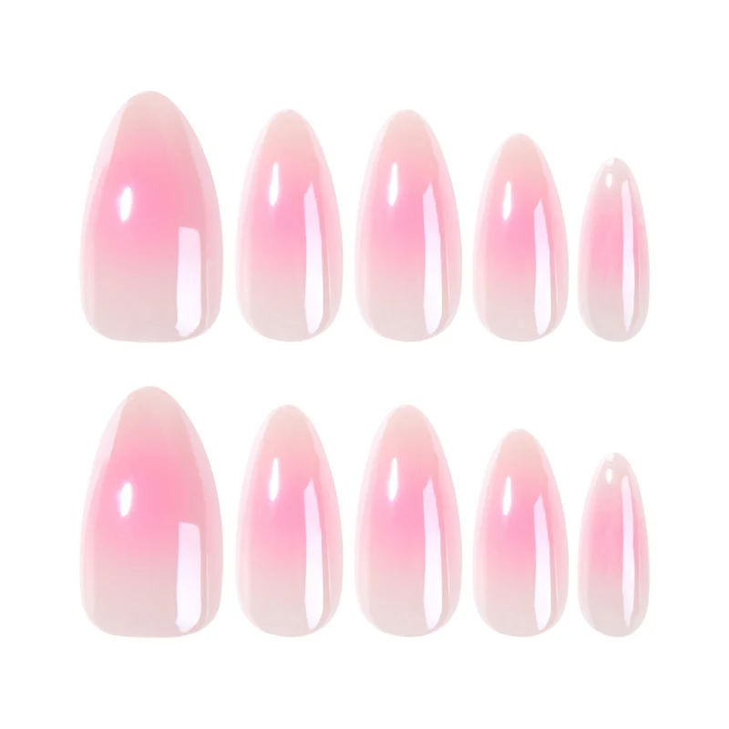Kunstvolle Nagelverlängerungen im eleganten Ombre-Design Karnz
